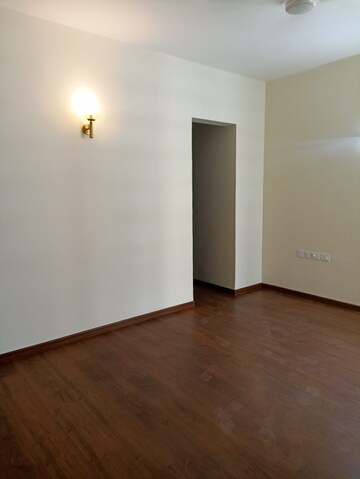 Room in 2 BHK Apartment at Wave Amore, Sector 32 – for Rent