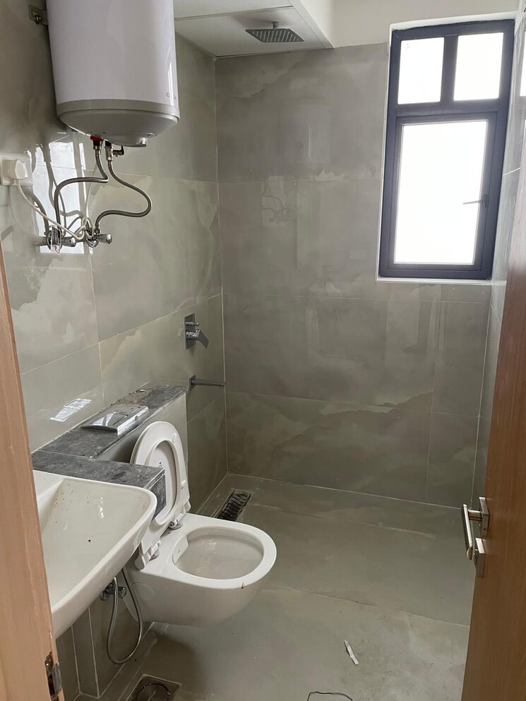 Bathroom, ireo-the-corridors 2.5 Bedroom 1540 Sq.Ft. Apartment In Sector 67a Gurgaon 9090676