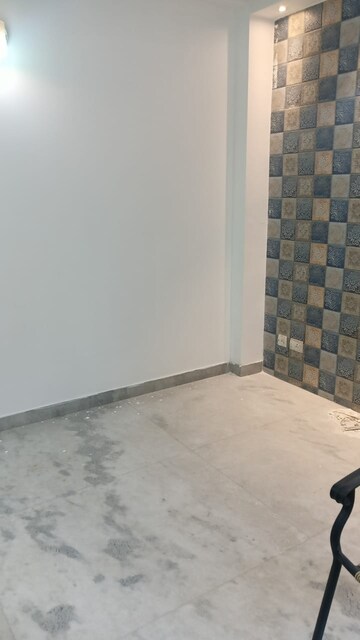 Room in 3 BHK Builder Floor at Palam Vihar – for Rent