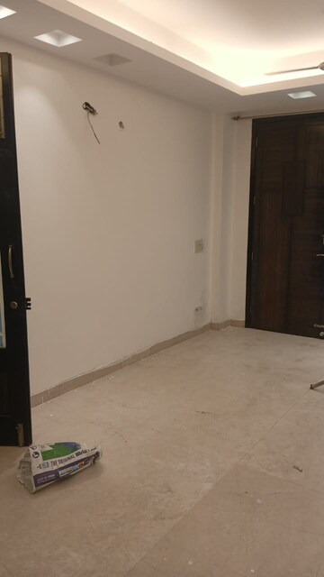 Room in 3 BHK Builder Floor at Palam Vihar – for Rent