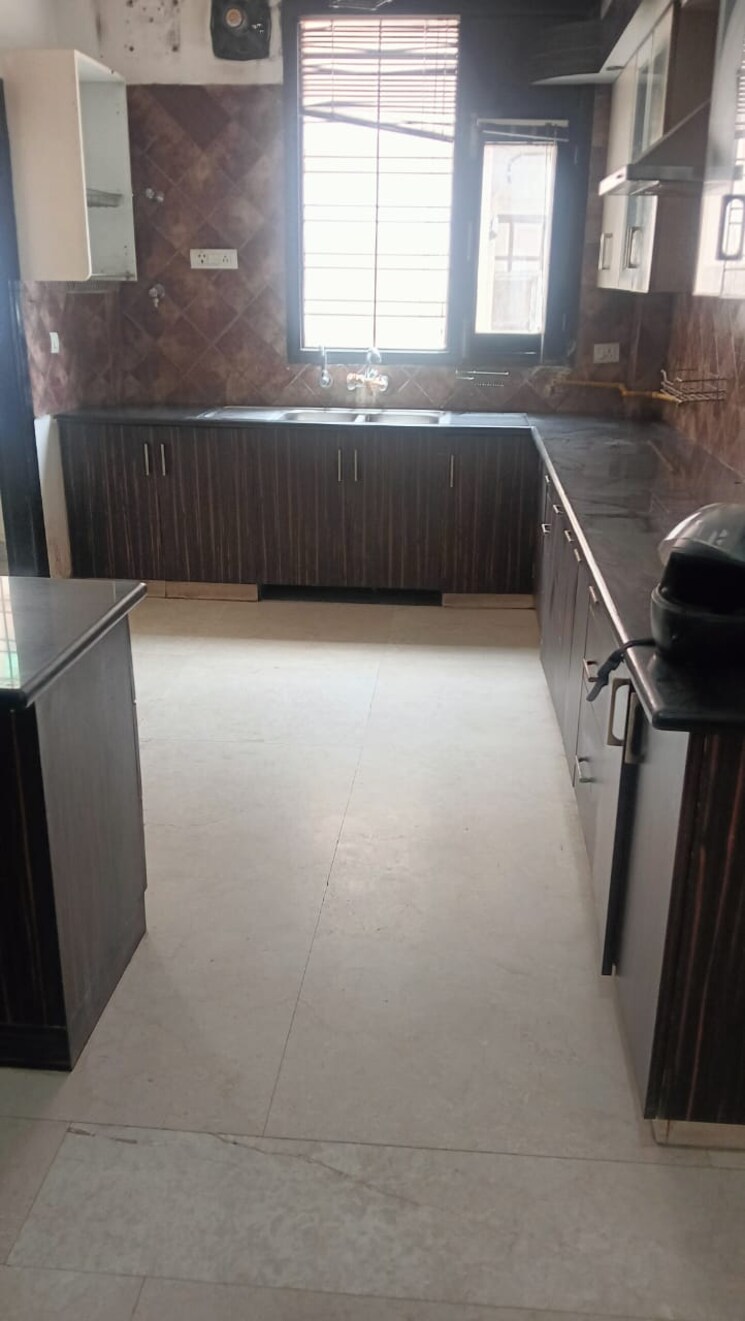 Kitchen, palam vihar 3 Bedroom 2500 Sq.Ft. Builder Floor In Palam Vihar Gurgaon 9090633