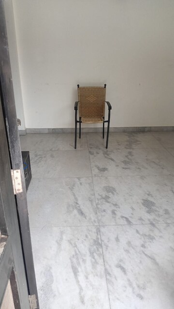Room in 3 BHK Builder Floor at Palam Vihar – for Rent