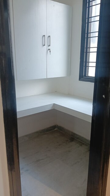 Room in 3 BHK Builder Floor at Palam Vihar – for Rent