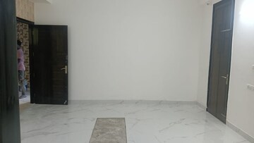 Room in 3 BHK Builder Floor at Palam Vihar – for Rent