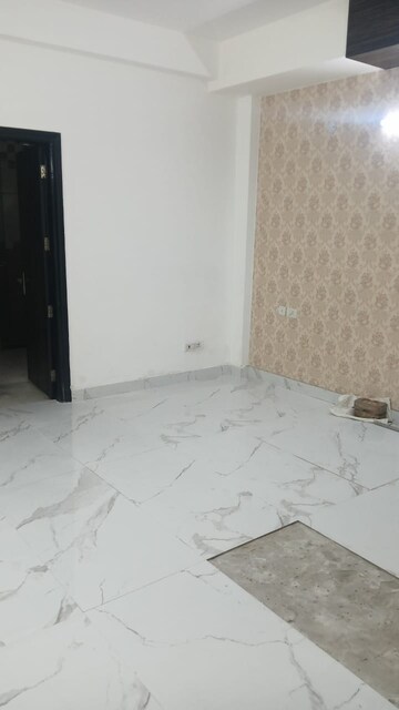 Room in 3 BHK Builder Floor at Palam Vihar – for Rent