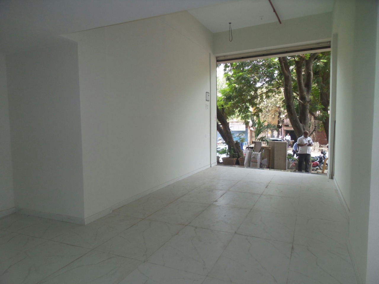 Showroom For Rent in Suparshwa Urbana
