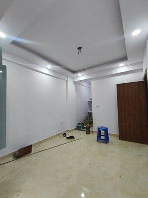 Room in 2 BHK Apartment at Mahagun Villa, Vaishali Sector 4 – for Sale