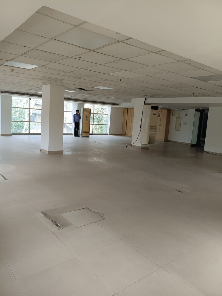 Room, new friends colony Commercial Office Space in IT/SEZ 1000 Sq.Ft. In New Friends Colony Delhi 9090713