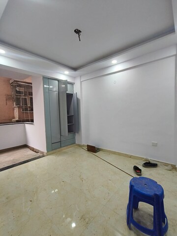 Room in 2 BHK Apartment at Mahagun Villa, Vaishali Sector 4 – for Sale