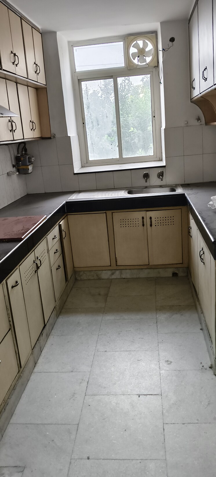 Kitchen, royal-towers-noida 4 Bedroom 2200 Sq.Ft. Apartment In Sector 61 Noida 9090707