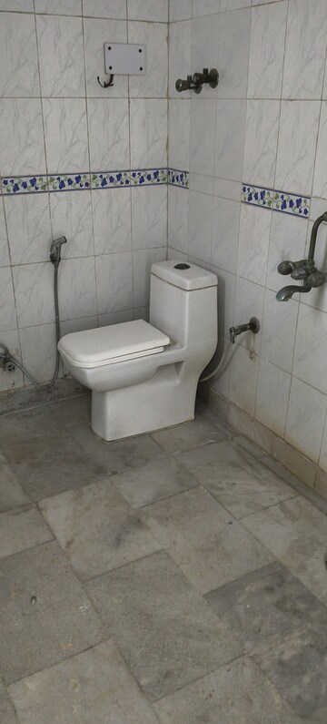Bathroom in 4 BHK Apartment at Royal Towers Noida, Sector 61 – for Rent