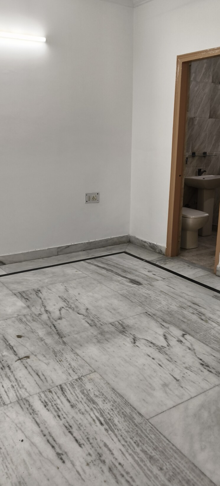 Room, royal-towers-noida 4 Bedroom 2200 Sq.Ft. Apartment In Sector 61 Noida 9090707