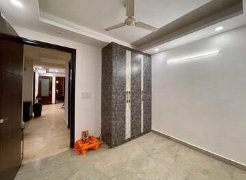 Room in 3 BHK Builder Floor at Chattarpur – for Rent