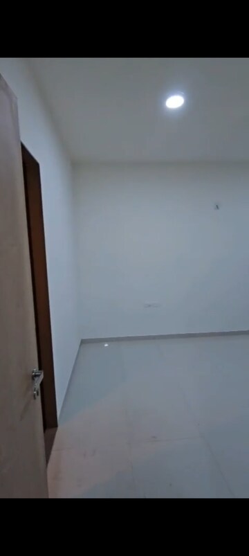 Furnished Amenities in 3 BHK Apartment at Lodha Woods, Kandivali East – for Rent