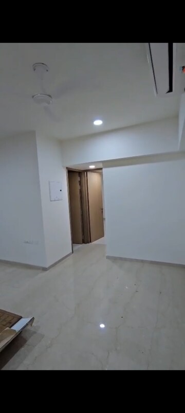 Room in 3 BHK Apartment at Lodha Woods, Kandivali East – for Rent