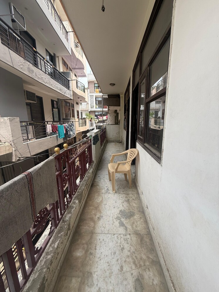 Balcony, chattarpur 1 Bedroom 400 Sq.Ft. Builder Floor In Chattarpur Delhi 9090754