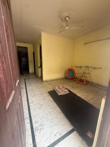 Room in 1 BHK Builder Floor at Chattarpur – for Rent