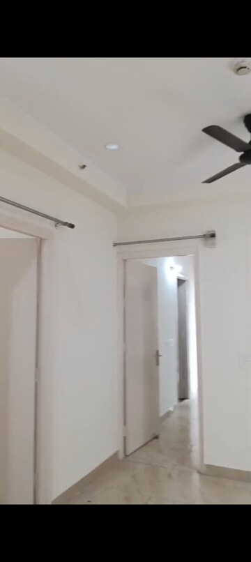 2 BHK Apartment For Rent in Gaur City 2 - 14th Avenue, Sector 16c Greater Noida