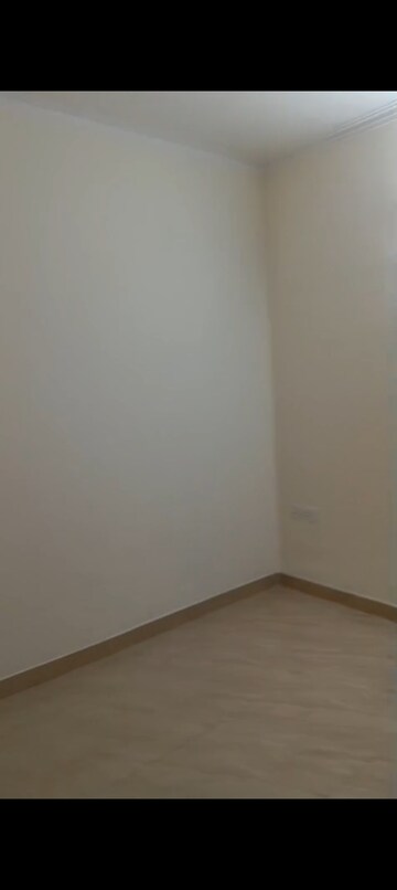Room in 2 BHK Apartment at Gaur City 2 - 14th Avenue, Sector 16c Greater Noida – for Rent