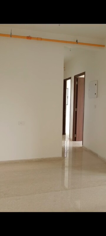 Room in 2 BHK Apartment at Kalpataru Vienta, Kandivali East – for Rent