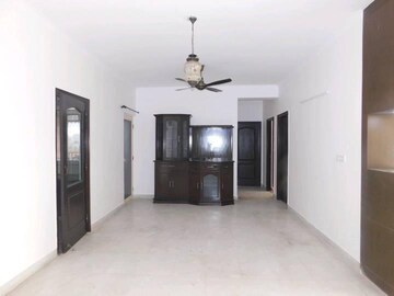 Room in 4 BHK Apartment at ATS Paradiso, Chi Iv Greater Noida – for Sale