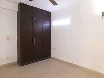 Room in 4 BHK Apartment at ATS Paradiso, Chi Iv Greater Noida – for Sale
