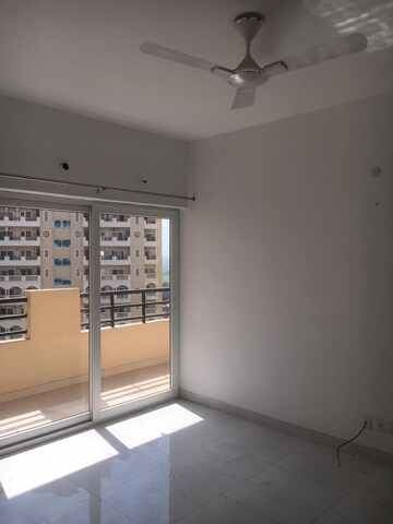 Room in 4 BHK Apartment at ATS Paradiso, Chi Iv Greater Noida – for Sale