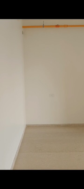 Room in 2 BHK Apartment at Kalpataru Vienta, Kandivali East – for Rent