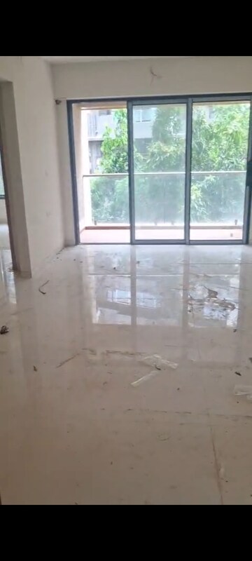 Room in 2 BHK Apartment at Pruthvi Pushpanjali, Vile Parle East – for Rent