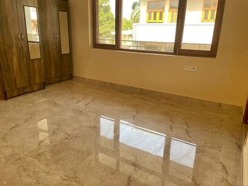 Room in 3 BHK Builder Floor at Palam Vihar – for Rent