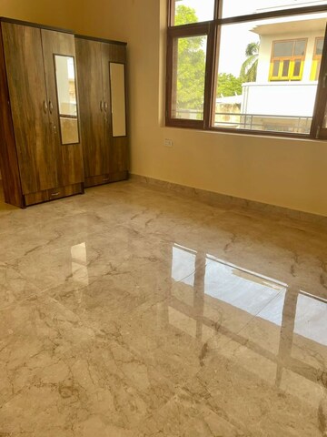 Room in 3 BHK Builder Floor at Palam Vihar – for Rent