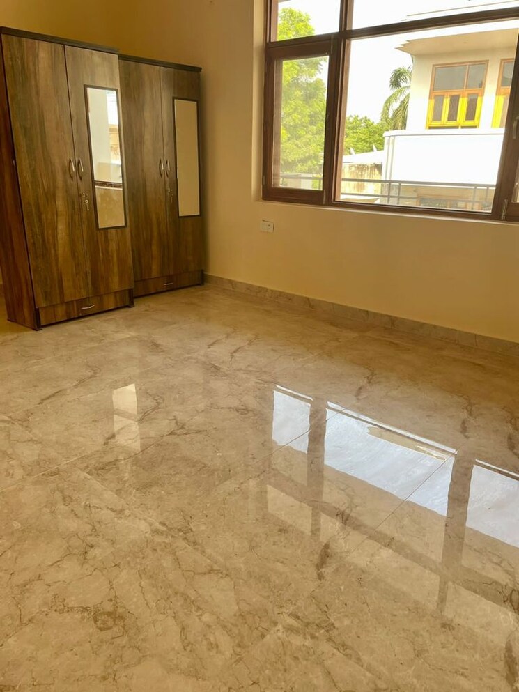 Room, palam vihar 3 Bedroom 3000 Sq.Ft. Builder Floor In Palam Vihar Gurgaon 9090857