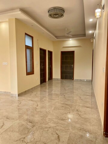 Room in 3 BHK Builder Floor at Palam Vihar – for Rent