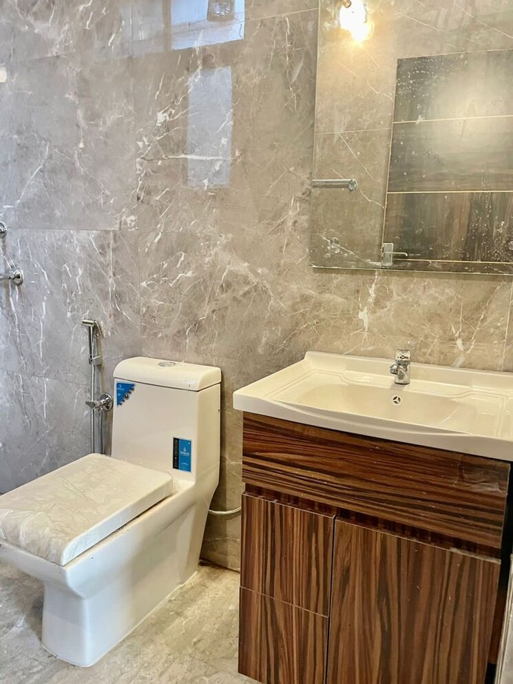 Bathroom, palam vihar 3 Bedroom 3000 Sq.Ft. Builder Floor In Palam Vihar Gurgaon 9090857