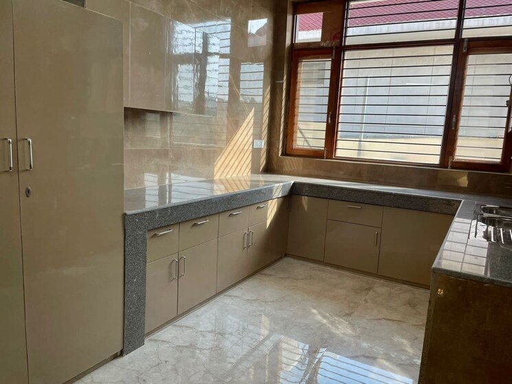 Kitchen, palam vihar 3 Bedroom 3000 Sq.Ft. Builder Floor In Palam Vihar Gurgaon 9090857