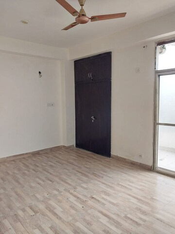 Room in 2.5 BHK Apartment at Assotech The Nest, Sain Vihar – for Rent
