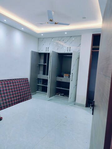 Room in 2 BHK Builder Floor at Saket – for Rent