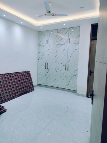 Room in 2 BHK Builder Floor at Saket – for Rent