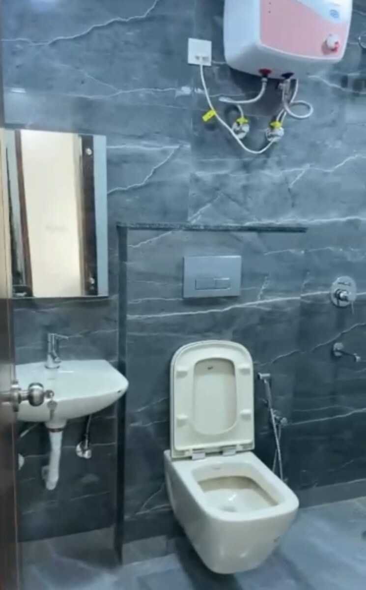 Bathroom, old rajinder nagar 1 Bedroom 435 Sq.Ft. Builder Floor In Old Rajinder Nagar Delhi 9090905