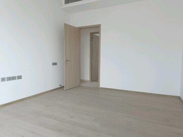 Room in 5 BHK Apartment at Rustomjee Crown, Prabhadevi – for Sale