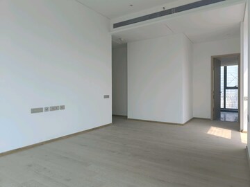 Room in 5 BHK Apartment at Rustomjee Crown, Prabhadevi – for Sale