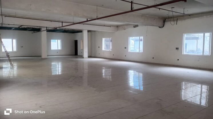 Room, sector 67 Commercial Office Space 20000 Sq.Ft. In Sector 67 Noida 9090847