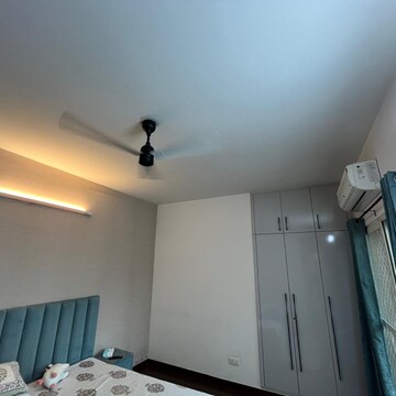 Room in 3 BHK Apartment at Elite Golf Green, Sector 79 – for Rent