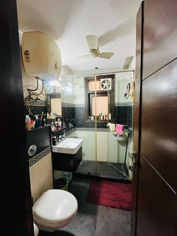 Team Area in 3 BHK Builder Floor at Saket – for Rent