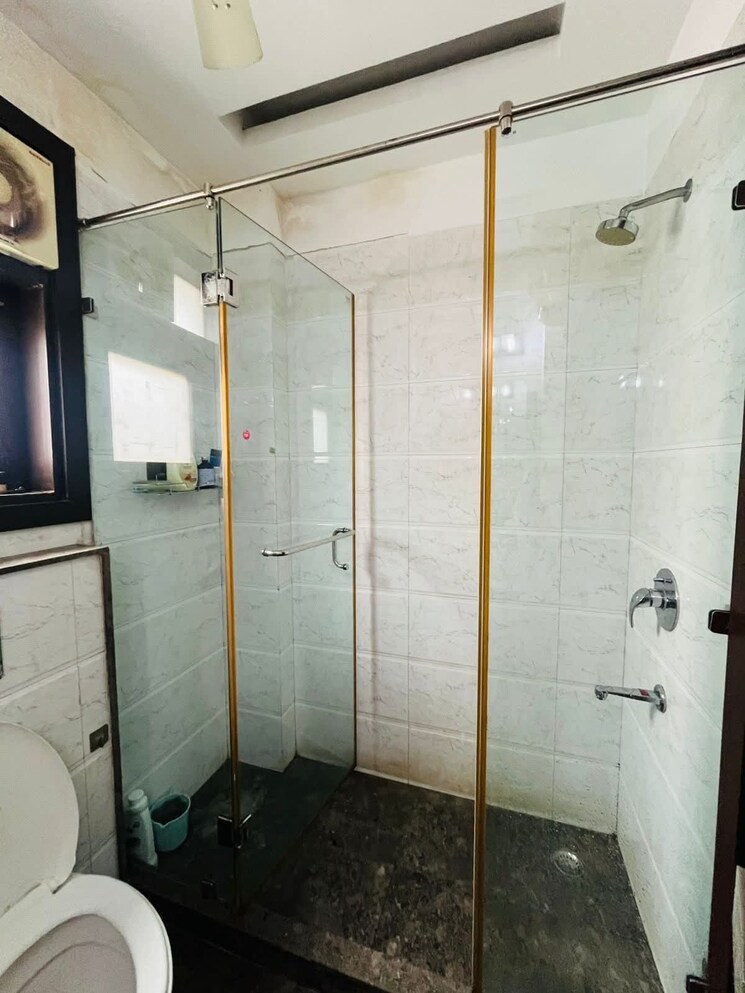 Bathroom, saket 3 Bedroom 2250 Sq.Ft. Builder Floor In Saket Delhi 9090911