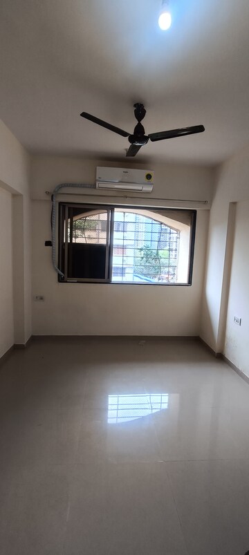 Room in 1 BHK Apartment at Bhoomi Park, Malad West – for Rent