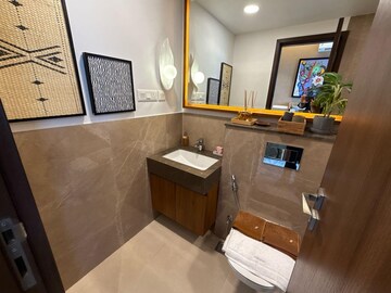 Team Area in 5 BHK Apartment at Piramal Tower, Lower Parel – for Sale