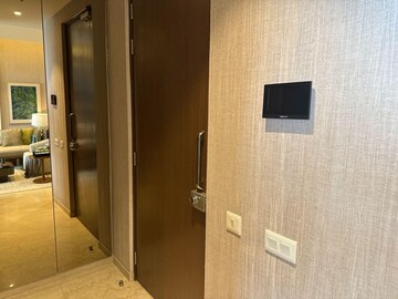 Bathroom in 5 BHK Apartment at Piramal Tower, Lower Parel – for Sale