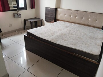 Bedroom in 1 BHK Apartment at Karol Bagh – for Rent