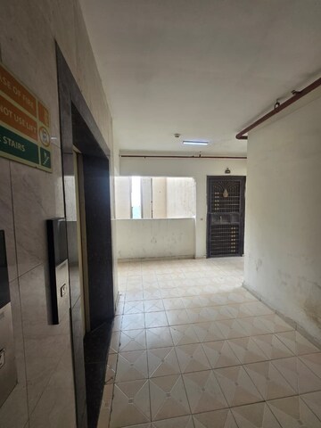 Room in 4 BHK Apartment at Landcraft Golf Links, Pandav Nagar – for Sale